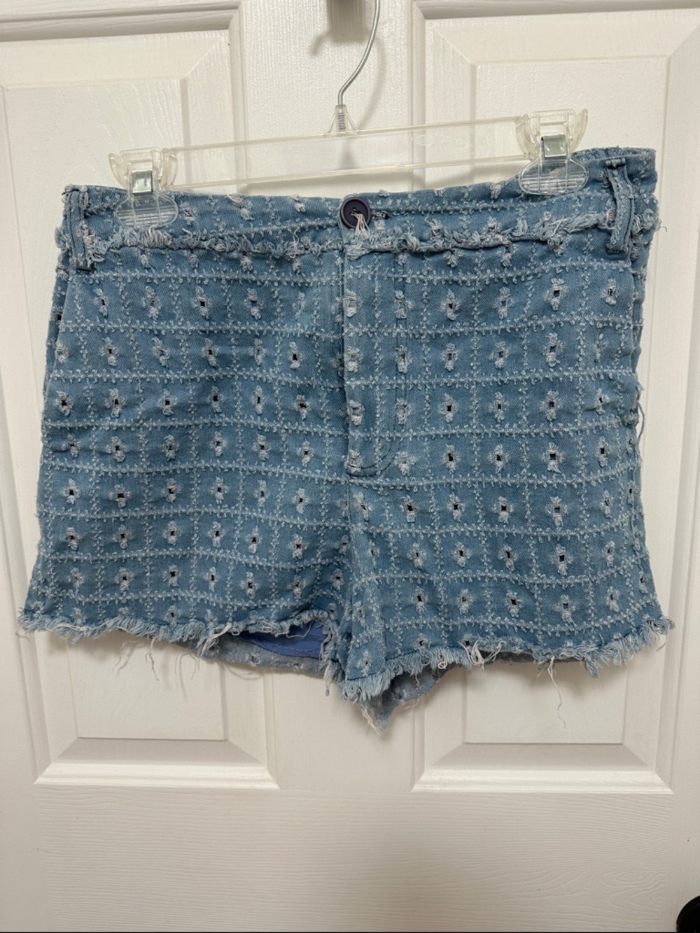 0113‎ Versona Light Blue Eyelet Frayed Denim Shorts women’s size small